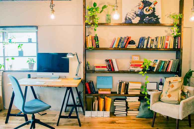 落ち着く雰囲気の書斎