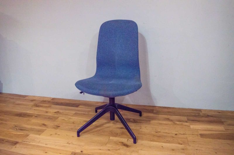 デスクチェアー